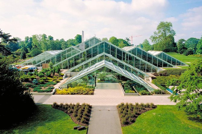 Visit Kew Gardens & 3 Hour Westminster Walking Tour - Buckingham Palace, Green Park, and Changing of the Guard Viewing