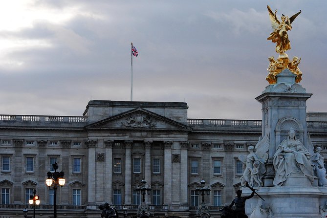 Visite privée Westminster & Buckingham, le cœur du royaume - Starting at St James’s Palace: the best place to set the scene
