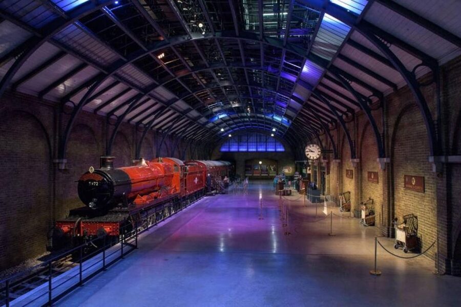 Warner Bros. Studios and 1-Day London Hop-on Hop-off tour - Choosing routes: Classic, Essential, and the morning or evening drop-off