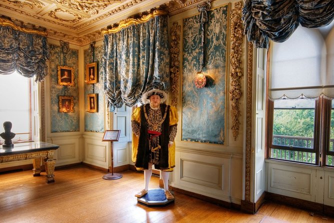 Warwick Castle Including Return Train Tickets from London - Warwick town stop: a short taste, not a second itinerary