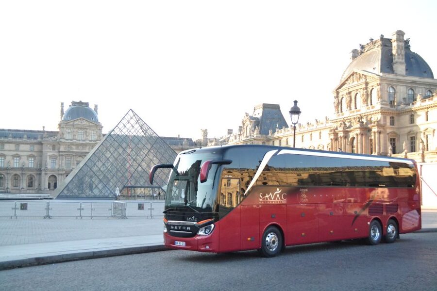 Welcome to Paris Day Trip from London via Train - The 1-hour Seine cruise: a calmer way to see Notre Dame area views