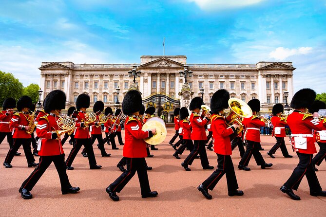 Westminster Abbey Priority Access & Big Ben, Buckingham Tour - St James’s Park and Horse Guards Parade: Where Ceremony Meets Politics