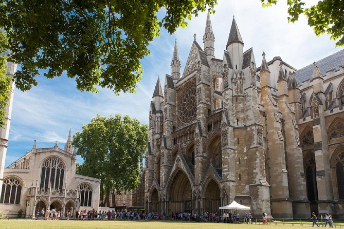 Westminster Abbey Priority Access & Big Ben, Buckingham Tour - Big Ben and Parliament Square: Great Views, No Building Entry