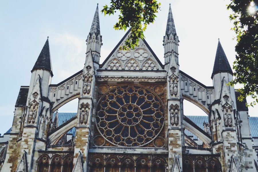 Westminster Abbey Skip-the-Line Entry and Private Tour - Writers and scientists: Chaucer, Kipling, Newton, Hawking, Darwin