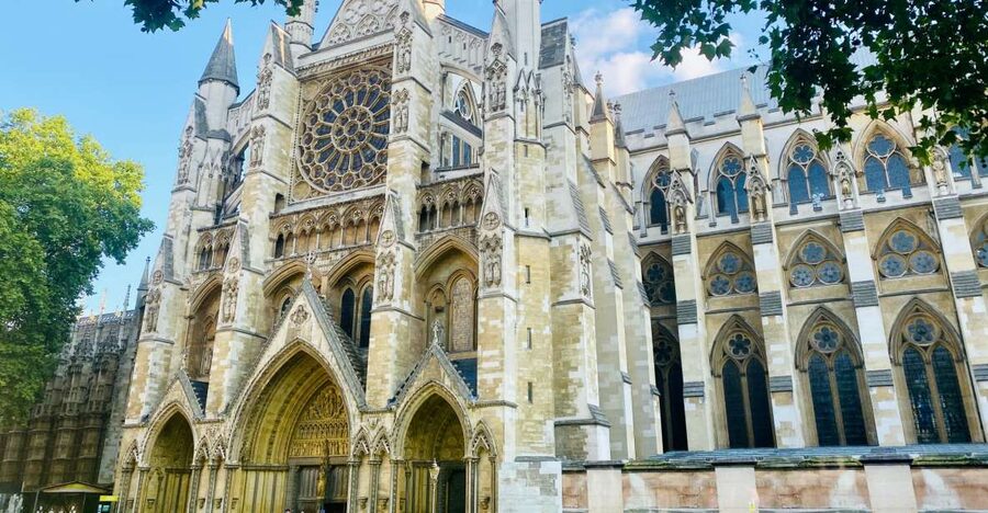Westminster Abbey Skip-the-Line Entry and Private Tour - Royal weddings and the romance of the setting