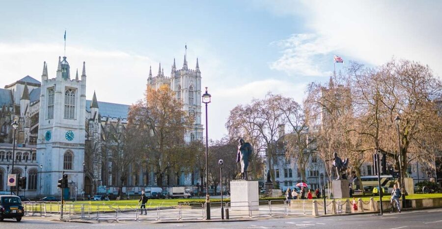 Westminster and National Gallery 3.5-Hour Tour in Italian - Starting at Cafe Nero, then Stepping Into Westminster’s Center Stage
