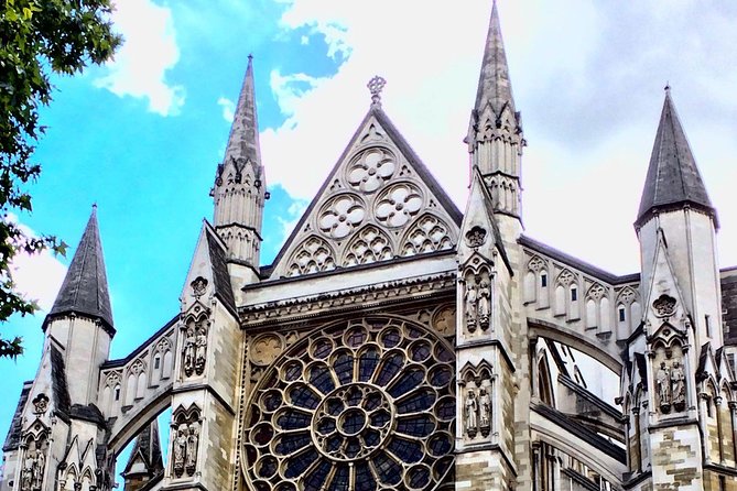 Westminster Guided Walking Tour with Abbey Entry - Walking pace, group size, and what to wear