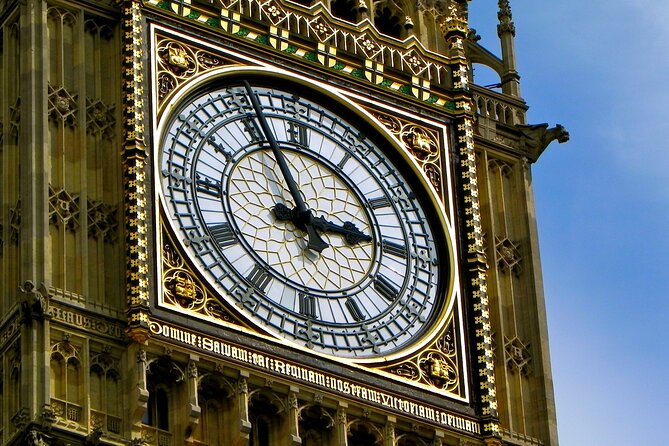 Westminster Small Group Guided Tour with Changing of the Guard - Churchill War Rooms and the Art of Seeing History Externally