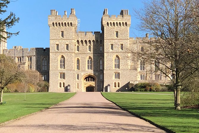 Windsor Castle and Eton College Private Car with Driver Guide - Getting through Windsor Castle smoothly, with a guide setting you up