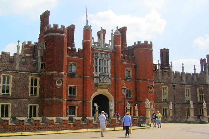 Windsor Castle and Hampton Court Private Car with Driver Guide - Transport comfort details that matter more than you think