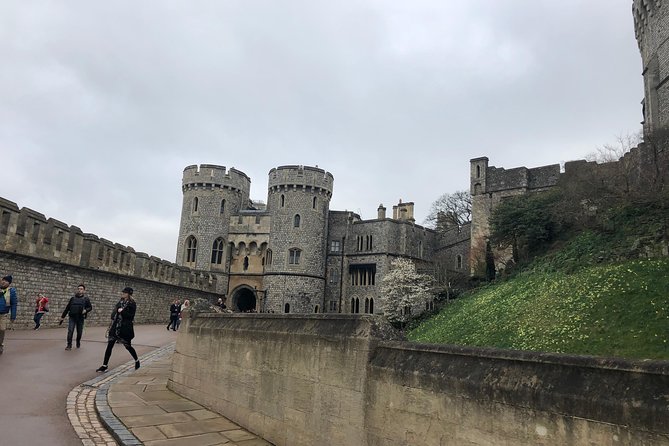Windsor Castle and Hampton Court Private Car with Driver Guide - Hampton Court Palace: Tudor Palace and the Baroque Palace in one visit