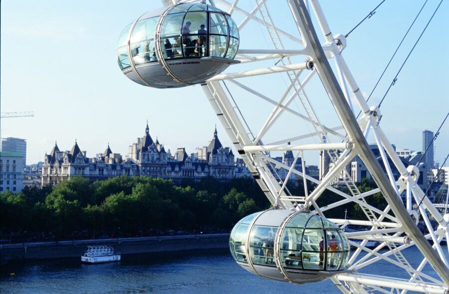 Windsor Castle and London Eye Half-Day Tour - The royal town break in Windsor: shops, pubs, and an easy wander