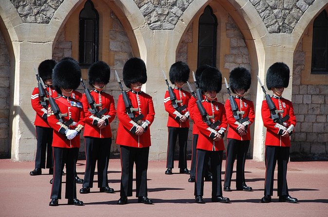 Windsor Castle and Stonehenge PRIVATE TOUR Luxury Sedan - Stonehenge: From Visitor Centre to the Stone Circle