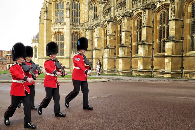 Windsor Castle Half Day Trip from London by Luxury Coach - Luxury coach from London, made to feel like a shortcut