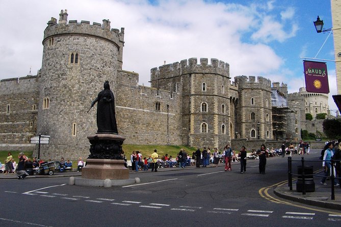 Windsor Castle & Hampton Court Palace, Private Tour Including entry pass - Runnymede and the JFK Memorial: A Thoughtful Detour on the Way