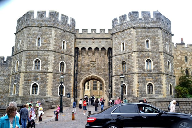 Windsor Castle & Hampton Court Palace, Private Tour Including entry pass - Audio Guides vs a Live Guide Inside the Palaces
