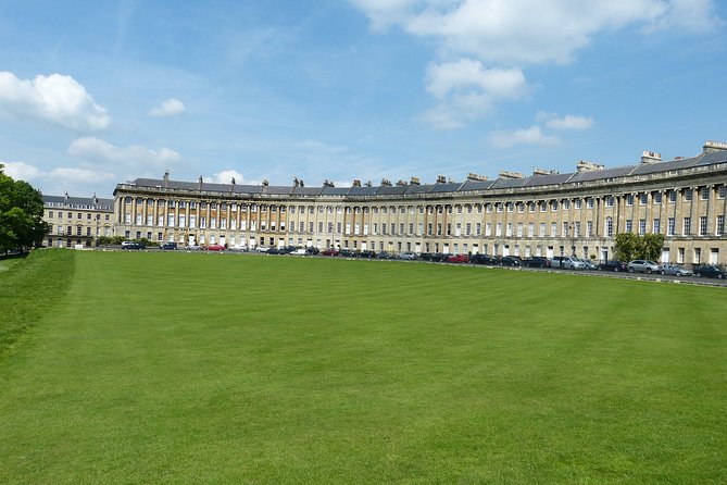 Windsor Castle, Stonehenge & Roman Baths Private Tour - Comfort for a private group: WiFi, bottled water, and up to eight seats