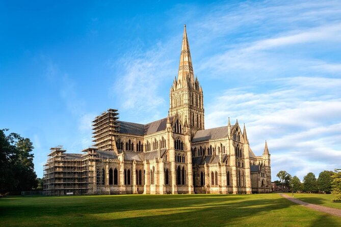 Windsor Castle, Stonehenge & Salisbury Cathedral Guided Tour - Windsor Castle in 90 Minutes, State Apartments and St. George’s Chapel