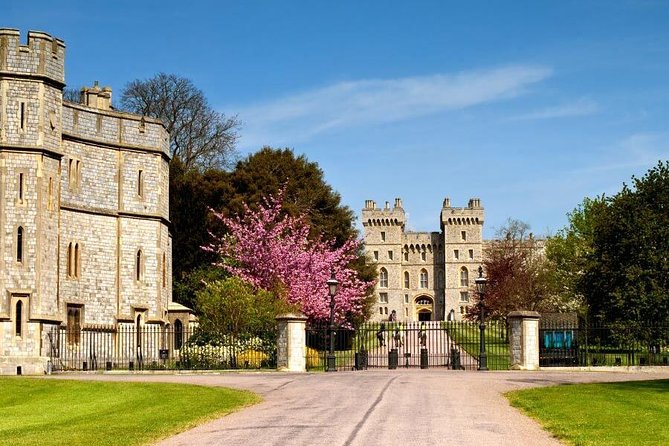 Windsor Castle, Stonehenge & Salisbury Cathedral Guided Tour - Morning Meet-Up at Victoria, Then Straight to the Countryside
