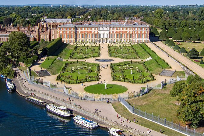 Windsor & Hampton Court Executive Vehicle Private Tour with Pass - The In-Between Stops: Eton College, Windsor Great Park, and Runnymede