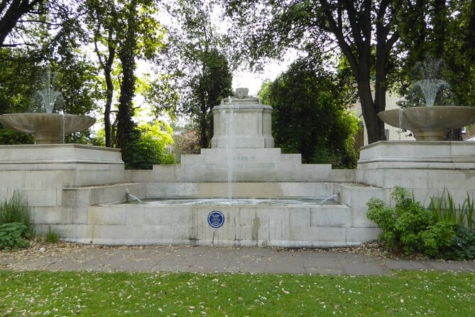 Windsor: Self Guided Walking Tour & Interactive Treasure Hunt - Stop, Start, and Self-Guided Freedom